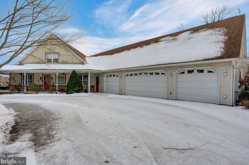 27 Henne Rd, New Schaefferstown, PA 19506-8631