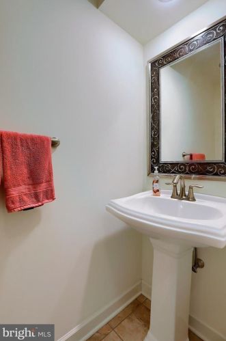 1809 Krystle Dr, Lancaster PA  17602-4143 exterior