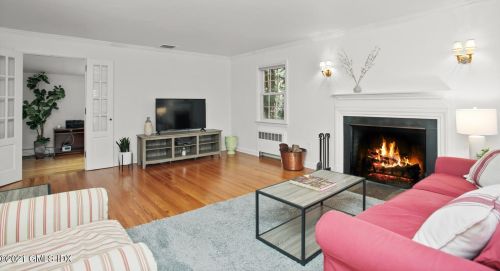 99 Winthrop Dr, Riverside, CT 06878-1911