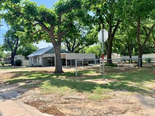 411 Pine St, Nocona TX 76255-1412 exterior