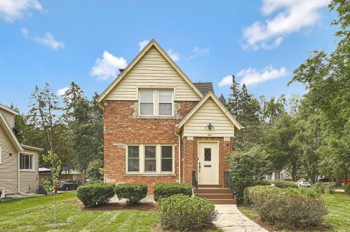 227 Washington St, Villa Park, IL 60181-3067