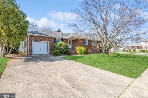 16 Ann Marie Dr, Trenton, NJ 08610-1102