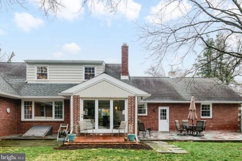 348 Kings Hwy, Tavistock NJ 08033-1205 exterior