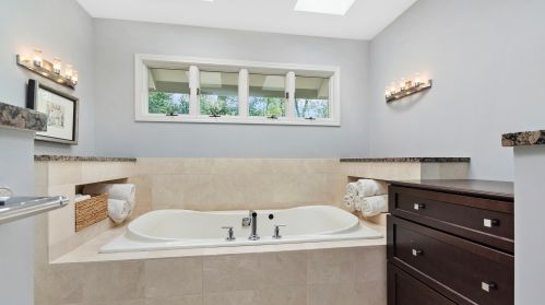 1009 Meadowbrook Ln, Bannockburn IL  60015-3459 exterior