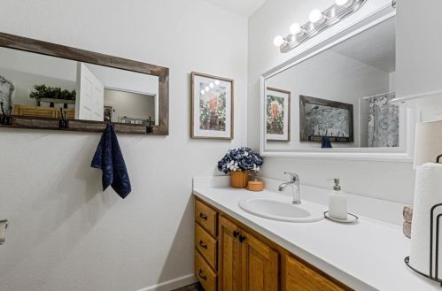 8712 Lodestone Cir, Elk Grove CA  95624-2520 exterior