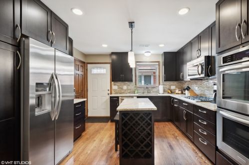 3837 Sherwin Ave, Chicago, IL 60712-1021