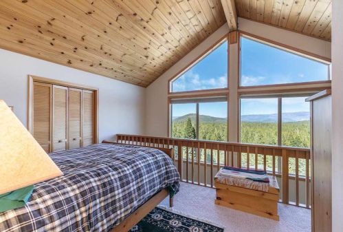 11896 Rhineland Ave, Truckee CA  96161-7070 exterior