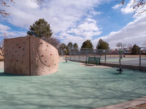 16316 Alabama Dr, Aurora CO 80017-4158 exterior