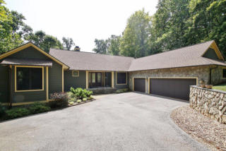 220 Park Shore Cir, Scruggs, VA 24121-2033