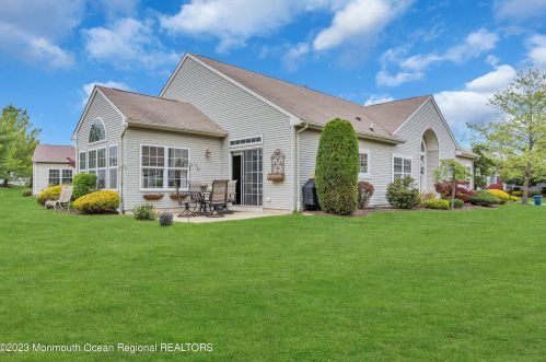 23 Dante Dr, Lakehurst, NJ 08759-6196
