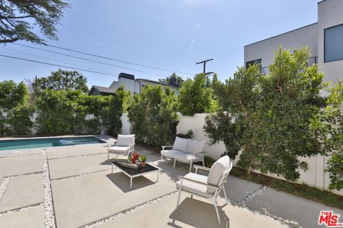 5128 Noble Ave, Van Nuys CA  91403-1376 exterior