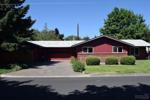 653 10 St, Eagle Crest OR  97756-1014 exterior