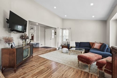 64 Redwood Dr, Tinton Falls NJ  07712-8702 exterior