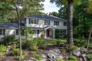 18 Winding Ln, Tokeneke, CT 06820-5516
