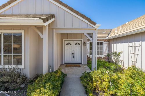 207 Hazelridge Ct, Simi Valley, CA 93065-5903