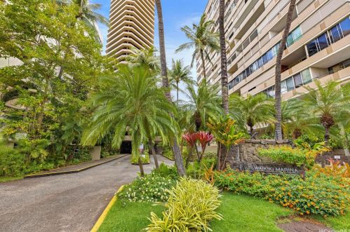 1700 Ala Moana Blvd, Honolulu HI  96815-1415 exterior
