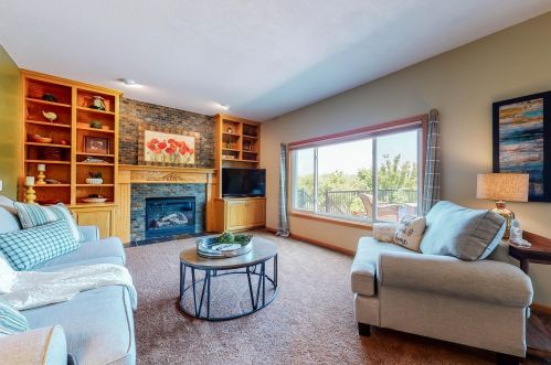 17215 Wilderness Ct, Prior Lake, MN 55372-3384
