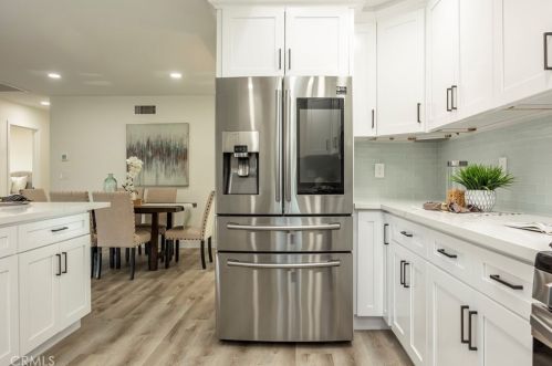 8212 Munster Dr, Huntington Beach CA  92646-5025 exterior