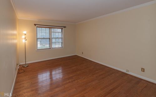 66 Montre Sq, Atlanta GA  30327-4043 exterior