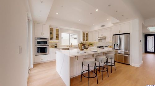 218 Catalina St, Burbank, CA 91505-3613