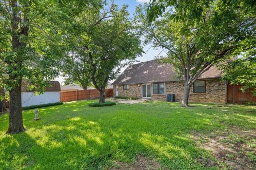 2612 Avenida Loop, Irving TX  75062-5131 exterior