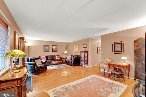 5 Exeter Ct, Princeton NJ  08540-7000 exterior