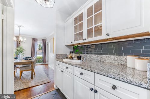 5006 Ten Mills Rd, Columbia MD 21044-1527 exterior