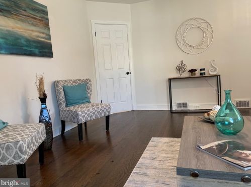 9407 Colesville Rd, Silver Spring MD 20901-4819 exterior