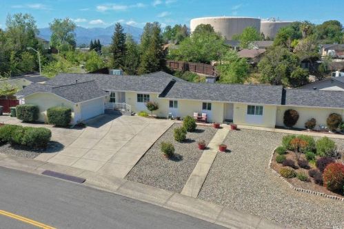 1250 Gabriel St, Redding, CA 96003-5511