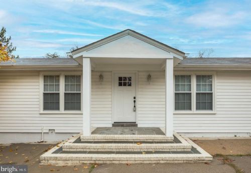 6807 Hackberry St, Springfield VA  22150-1125 exterior