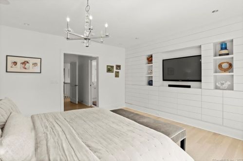 64 Cove Ave, Norwalk CT  06855-2412 exterior