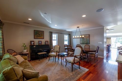741 Catalina St, Burbank, CA 91505-3018