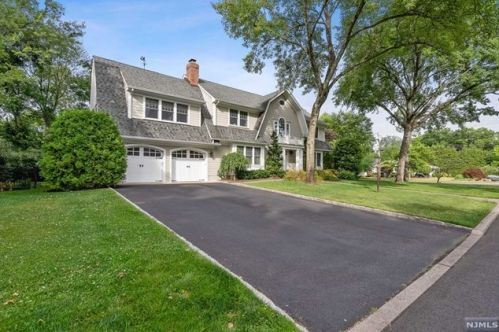 63 Lowell Rd, Ridgewood, NJ 07452-1231