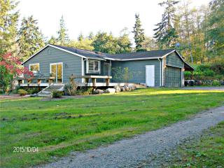 1884 Dusty Ln, Freeland, WA 98249-3001