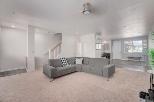 724 Kakala St, Kapolei, HI 96707