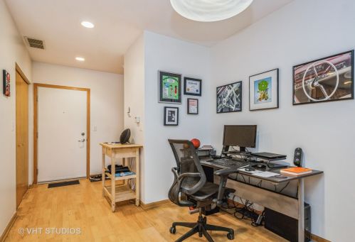 5533 Higgins Ave, Chicago, IL 60630-2110