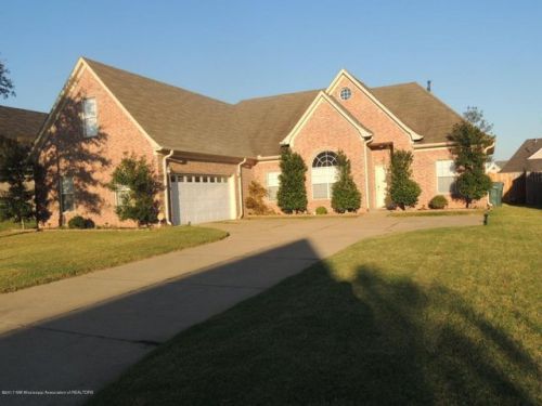 5790 Landau Dr, Southaven, MS 38671-8943