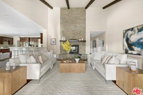 4019 Rogen Dr, Van Nuys, CA 91436-3733