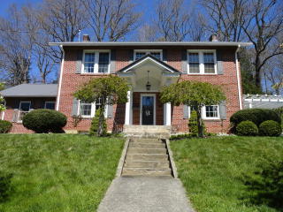 419 Oakhurst Ave, Brush Fork, WV 24701-4136