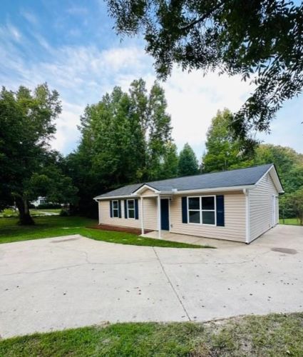 1746 Cleburne Pkwy, Hiram, GA 30141-4070