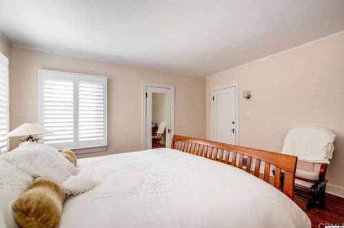 1151 Cedar St, Glendale CA  91207-1728 exterior