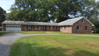 244 South Dr, Kilmarnock, VA 22482-3617