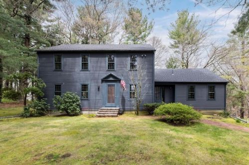 207 Pinecrest Dr, North Kingstown, RI 02852-5909