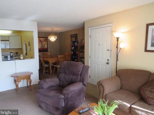 66 Willow St, Trenton, NJ 08619-4810