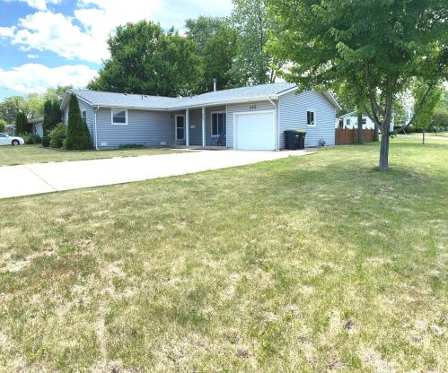 462 Silverleaf Blvd, Carol Stream, IL 60188-3435