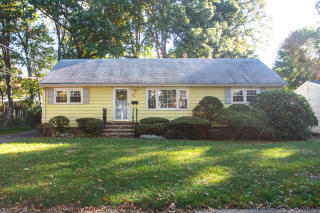 822 Alden Rd, Paramus, NJ 07652-3805