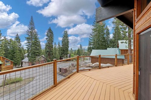 11030 Ski Slope Way, Truckee CA  96161-6603 exterior