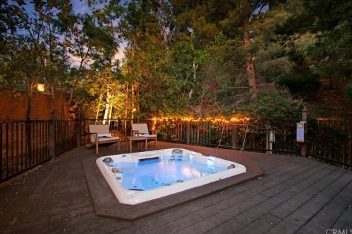 8730 Foxhollow Dr, Anaheim CA  92808-1674 exterior