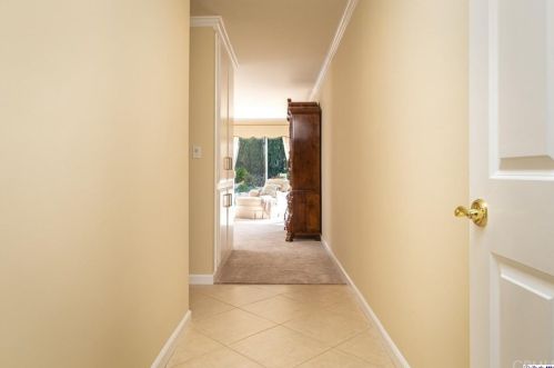 1629 Heather Ridge Dr, Glendale CA  91207-1035 exterior