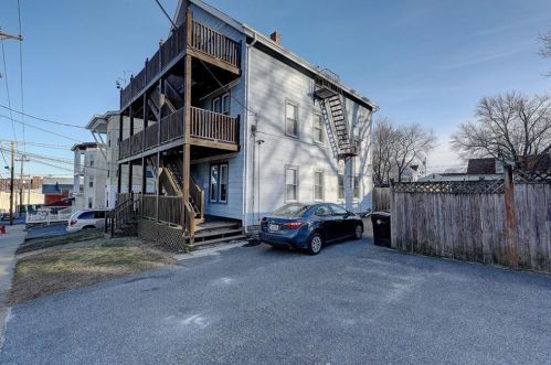 43 Rivulet St, Woonsocket, RI 02895-1123